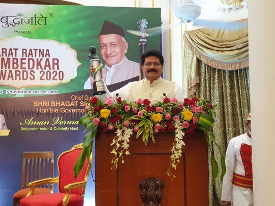 Dr  Abdul Rahman Vanoo Of Swachh Bharat Abhiyan Maharashtra Convener was honored with the Bharat Ratna Dr Ambedkar Award by the Governor of Maharashtra Shri Bhagat Singh Koshiyari.