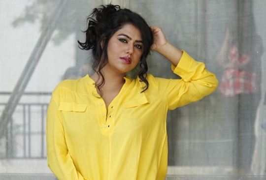 Actress Tanya Desai who worked with Saqib Saleem in Apoorva Lakhia’s Hindi web series CRACKDOWN will now be seen in Telugu Hindi film STREET LIGHT