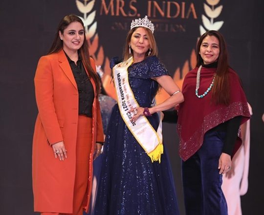 Mrs Sunita Sunil Wadhawan  Wins the Title of Mrs India Maharashtra in Beauty Pageant Mrs India One in a Million 2021