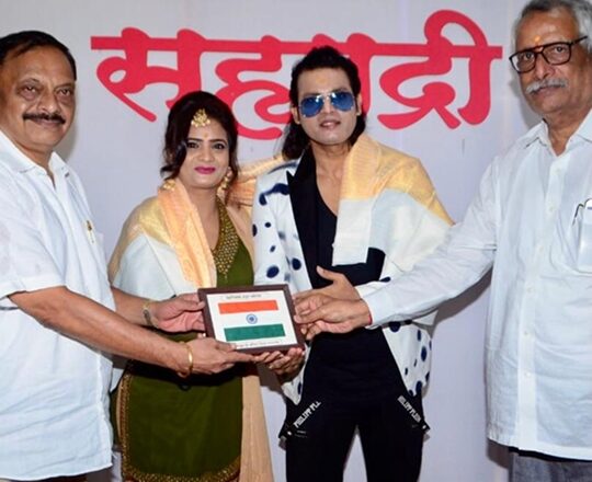 Mukesh J Bharti And  Manju Bharti Visit Mumbai’s Andheri Cha Raja For Ganpati Darshan