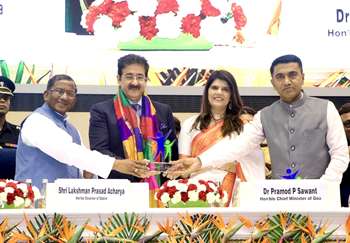Sandeep Marwah Honoured at 6th Fit India Conclave at MediScapeIndia