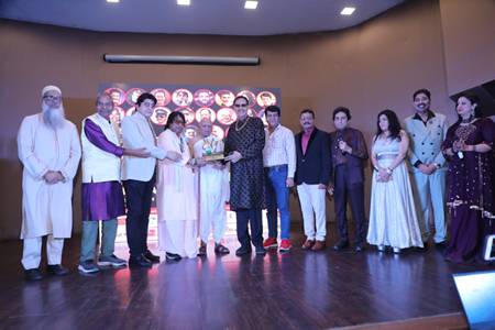 Dr.  Krishna Chouhan Hosted The 5th “Mahatma Gandhi Ratna Award 2025” In Mumbai