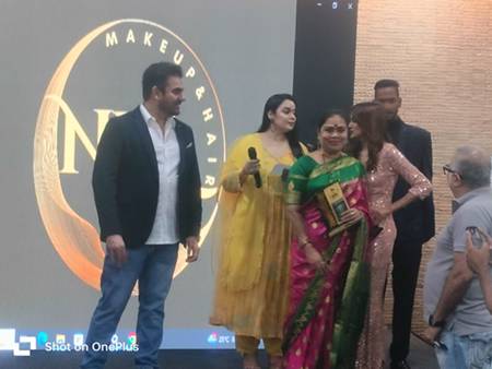 समाजसेवा और महिला सशक्तिकरण में उत्कृष्ट योगदान के लिए संघमित्रा ताई गायकवाड को मिला दोहरा सम्मान