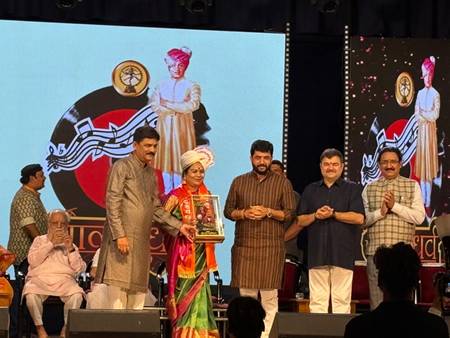 अखिल भारतीय मराठी चित्रपट महामंडळाच्या निवडणुकीत समर्थ पॅनलचा दणदणीत विजय; निर्माती संघमित्राताई श्रीपतराव गायकवाड यांचे विजयी उमेदवारांकडून विशेष आभार